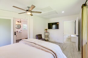 Bright Wallis Cottage w/ Pergola & Grill!