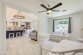 Bright Wallis Cottage w/ Pergola & Grill!