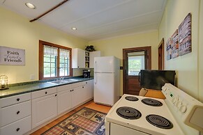 Beach & Kayaks: Waterfront Cabin on Lake Pleasant!