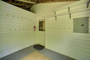 Beach & Kayaks: Waterfront Cabin on Lake Pleasant!
