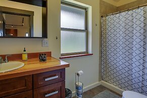 Modern White Salmon Apartment, Steps From Town