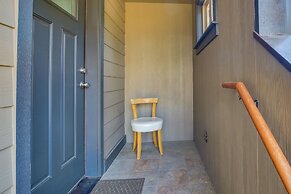 Modern White Salmon Apartment, Steps From Town