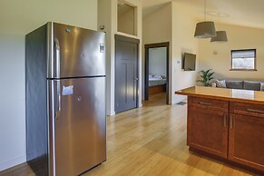 Modern White Salmon Apartment, Steps From Town