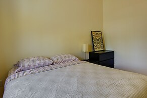 Modern White Salmon Apartment, Steps From Town