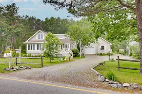 Kennebunkport Getaway w/ Grill: Walk to Beach!