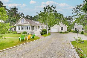 Kennebunkport Getaway w/ Grill: Walk to Beach!