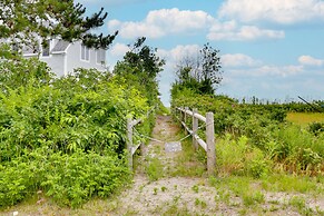Kennebunkport Getaway w/ Grill: Walk to Beach!