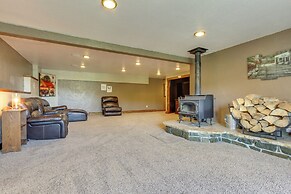 9 Mi to Helena: Mtn-view & Hot Tub at Huge Home