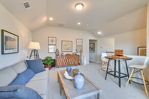 9 Mi to Frisco Square: Stylish Home w/ Backyard