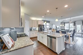 9 Mi to Frisco Square: Stylish Home w/ Backyard