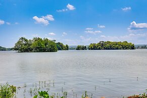 Hot Springs Condo on Lake Hamilton w/ Boat Slip!