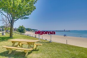 Algoma Victorian - Steps to Lake Michigan!