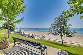 Algoma Victorian - Steps to Lake Michigan!