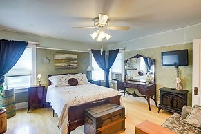 Algoma Victorian - Steps to Lake Michigan!