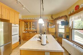 Algoma Victorian - Steps to Lake Michigan!