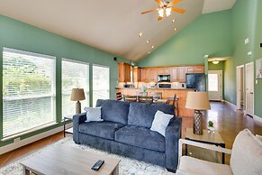 Fish & Kayak: Tranquil Cedar Creek Home!