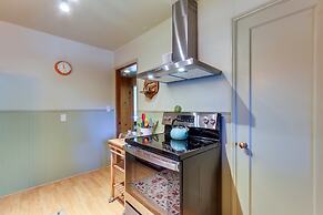 Vintage Cottage by Leaburg Canal w/ Large Yard!