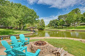 Deck, Grill & Fire Pit: Waterfront Texas Retreat