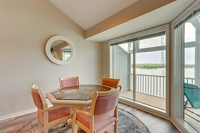 Stunning Lakefront Four Seasons Condo: Lake Views