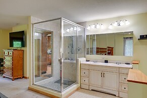 Marble Mountainside Escape w/ Wraparound Deck