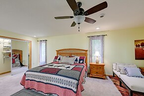 Marble Mountainside Escape w/ Wraparound Deck