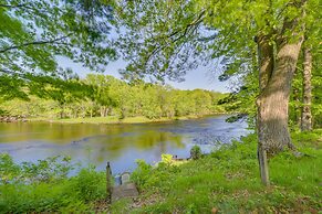 Riverfront Nature Getaway Near Downtown Pine City!