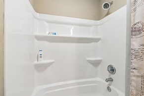 Lovely Lake Charles Duplex in Central Location!