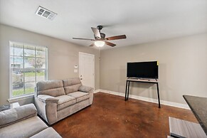 Lovely Lake Charles Duplex in Central Location!