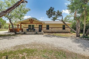 Pet-friendly Texas Home w/ Furnished Patio & Grill