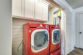 Pet-friendly Texas Home w/ Furnished Patio & Grill