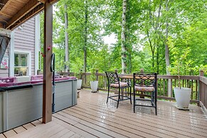 Creekside Hendersonville Haven: Hot Tub & Fire Pit