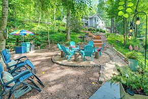 Creekside Hendersonville Haven: Hot Tub & Fire Pit