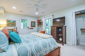 Creekside Hendersonville Haven: Hot Tub & Fire Pit