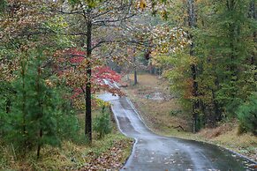 Quiet Charlottesville Hideaway in Baileys Retreat!