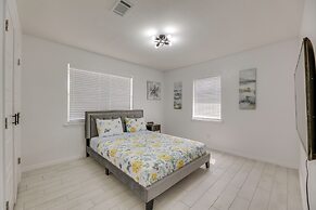 Modern Home in Edinburg: Half-mi Walk to Utrgv!