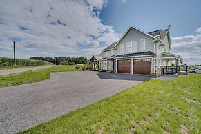 Patio & Yard: Newly Built Retreat in Ronks!