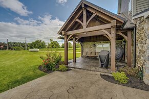 Patio & Yard: Newly Built Retreat in Ronks!