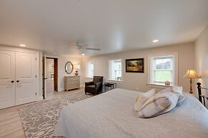 Patio & Yard: Newly Built Retreat in Ronks!