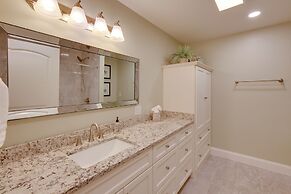 Patio & Yard: Newly Built Retreat in Ronks!