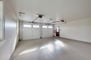 Patio & Yard: Newly Built Retreat in Ronks!