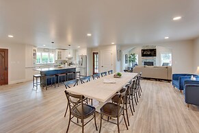 Patio & Yard: Newly Built Retreat in Ronks!