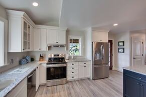 Patio & Yard: Newly Built Retreat in Ronks!