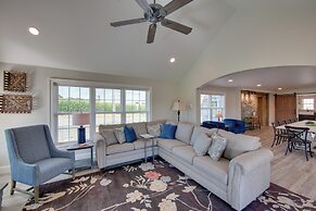 Patio & Yard: Newly Built Retreat in Ronks!