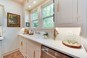 Charming Lake Charles Vacation Rental w/ Yard