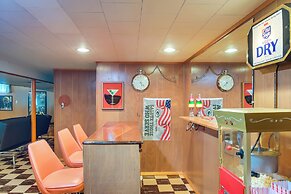 Retro Green Bay Home: Steps to Lambeau Field!