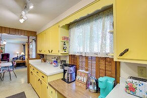 Retro Green Bay Home: Steps to Lambeau Field!