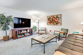 Retro Green Bay Home: Steps to Lambeau Field!