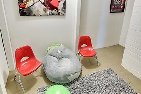 Retro Green Bay Home: Steps to Lambeau Field!