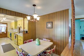 Retro Green Bay Home: Steps to Lambeau Field!