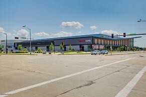 Retro Green Bay Home: Steps to Lambeau Field!